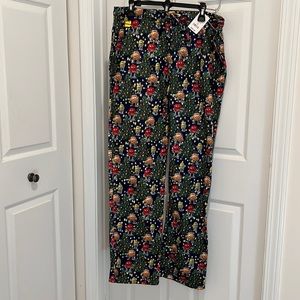 Men’s M&M Christmas fleece lounge pajamas. New w/tags $12 size large
